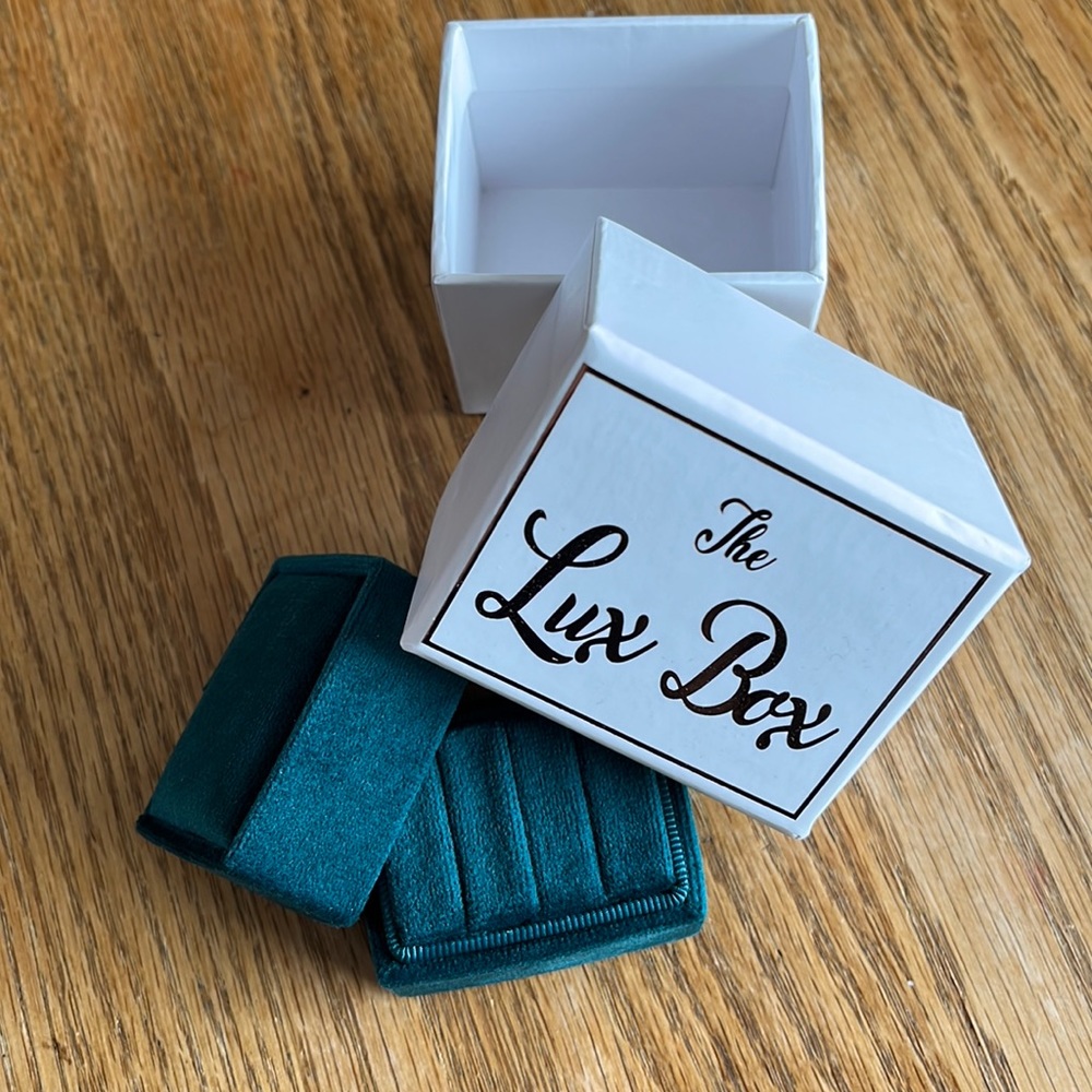 Velvet Lux Box for 3 rings w/box-new
